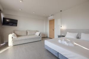 Sky-High Central Penthouse w. Stunning Views - 03