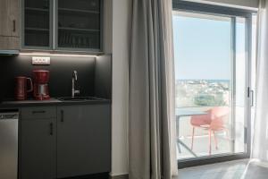 Sky-High Central Penthouse w. Stunning Views - 03