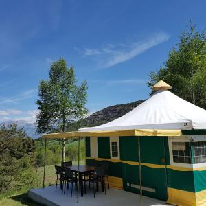 Campings Village de chalets et camping La Pierre de l'Aigle : photos des chambres