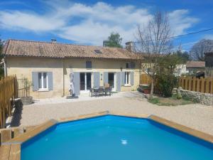Maisons de vacances L Escale des Vignes GITE proche Saint Emilion Chateau Beynat : photos des chambres