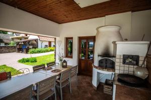 Oszter-ház Kékkút