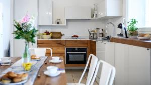 VILLA SOLELUNA 7&1, Emma Villas