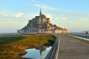 Maisons de vacances Maison de 6 chambres avec jardin amenage a Donville les Bains a 1 km de la plage : photos des chambres