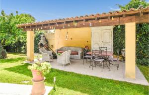 Maisons de vacances Nice Home In Sorgues With Kitchen : photos des chambres