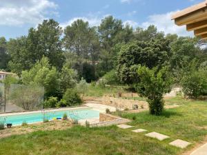 Villas Mas provencal contemporain piscine et tennis : photos des chambres