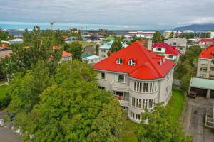 Bright apartment near city center