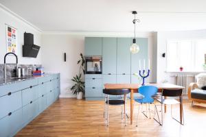Bright apartment near city center