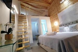 Divine Studios Elafonisos B2