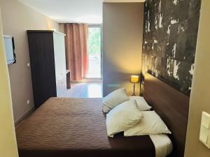 Hotels L'HOTEL DE LA BOURSE a BAGNOLS-SUR-CEZE : Chambre Double