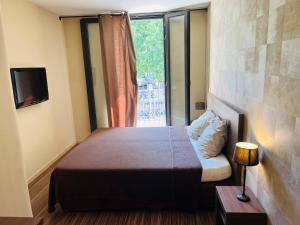 Hotels L'HOTEL DE LA BOURSE a BAGNOLS-SUR-CEZE : photos des chambres
