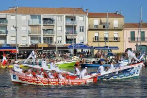 Appartements ColorChic 3 etoiles - Parking Prive Terrasse Clim - 120m2 Plein centre : photos des chambres