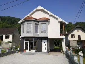 Apartman MAJ - Cernica