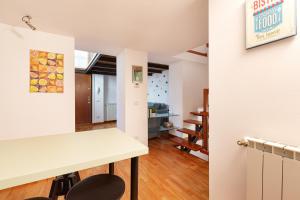 GuestHost - SantAmbrogio Design Apartment