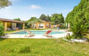 Maisons de vacances Nice Home In Sorgues With Kitchen : photos des chambres