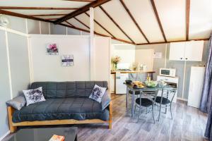 Campings Village de Vacances Domaine Saint-Jean : photos des chambres