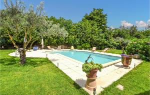 Maisons de vacances Nice Home In Sorgues With Outdoor Swimming Pool, Wifi And 3 Bedrooms : photos des chambres