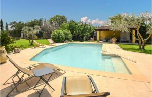 Maisons de vacances Nice Home In Sorgues With Kitchen : photos des chambres