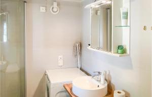 Cozy Home In Örebro With Wifi