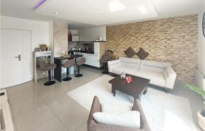 Appartements 1 Bedroom Gorgeous Apartment In pinay-sur-seine : photos des chambres