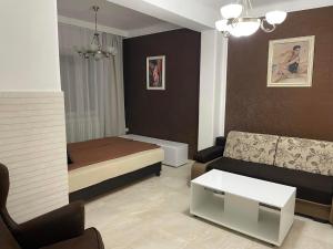 Adam Apartman