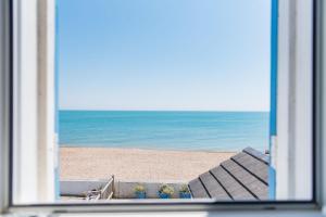 Wave Cottage by Bloom Stays