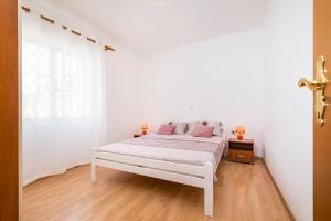 Cozy Apartment Marija with Garden 