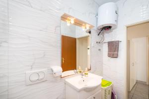 Cozy Apartment Marija with Garden