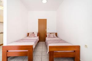 Cozy Apartment Marija with Garden