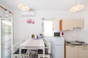 Cozy Apartment Marija with Garden