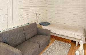 Cozy Home In Örebro With Wifi