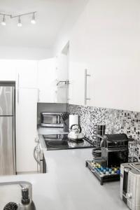 Chic 1-Bedroom Retreat in Montreals Vibrant Plateau Mont-Royal Area - Apt 3