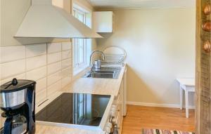 2 Bedroom Awesome Home In Färjestaden