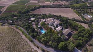 Appartements suite dans le chateau de Paulignan avec cuisine et Terrasse : photos des chambres