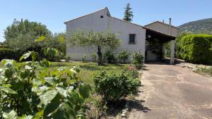 Villas Villa entiere au calme dans village provencal : photos des chambres