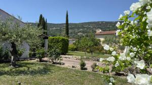 Villas Villa entiere au calme dans village provencal : photos des chambres