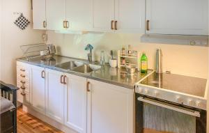 Cozy Home In Örebro With Wifi