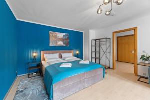 Krone - ES Bhf - 2Zi & 90m2 & 6xPrs - Balkon - 65"TV & Netflix