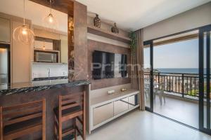 502 Bl 01 - WaldGarten Bombinhas - Condomínio 50 m do Mar e Frente Avenida - Condomínio de Alto Padrão - Piscina - Academia - Salão de jogos