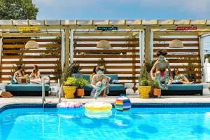 Freebird by Reverie Boutique Collection - 埃德加敦