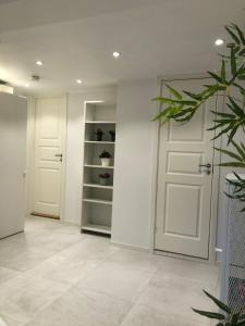 NYRENOVERAD BOSTAD med egen ingång & nära havet