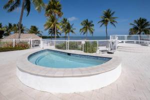 Islamorada Modern Penthouse with Private Beach