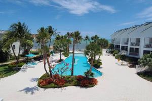 Islamorada Modern Penthouse with Private Beach