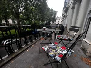 Hyde Park Studio Has Private Balcony With Tranquil Garden View