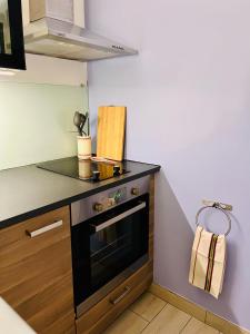 Wendy family flat with calm courtyard 3min for metro Paris in 10 mins