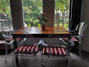 Hyde Park Studio Has Private Balcony With Tranquil Garden View