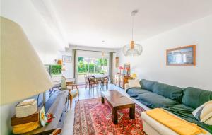 2 Bedroom Lovely Apartment In Poitiers