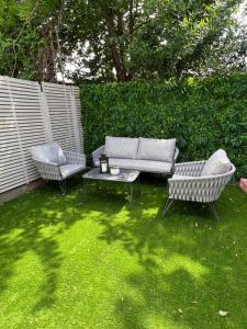 Beautiful 5-bedroom private house in quiet London street 2 minutes from station