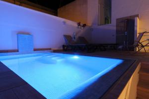 Sitges Centre Mediterranean House- 5 Bedroom, 4 Bathroom, Terrace Courtyard, Private Rooptop Pool