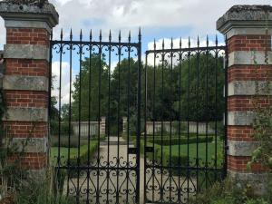 Maisons de vacances Charming Romantic Tower in Chateau Estate : photos des chambres