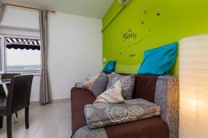 Family-friendly apartments with swimming pool Zavode, Omis - 1021